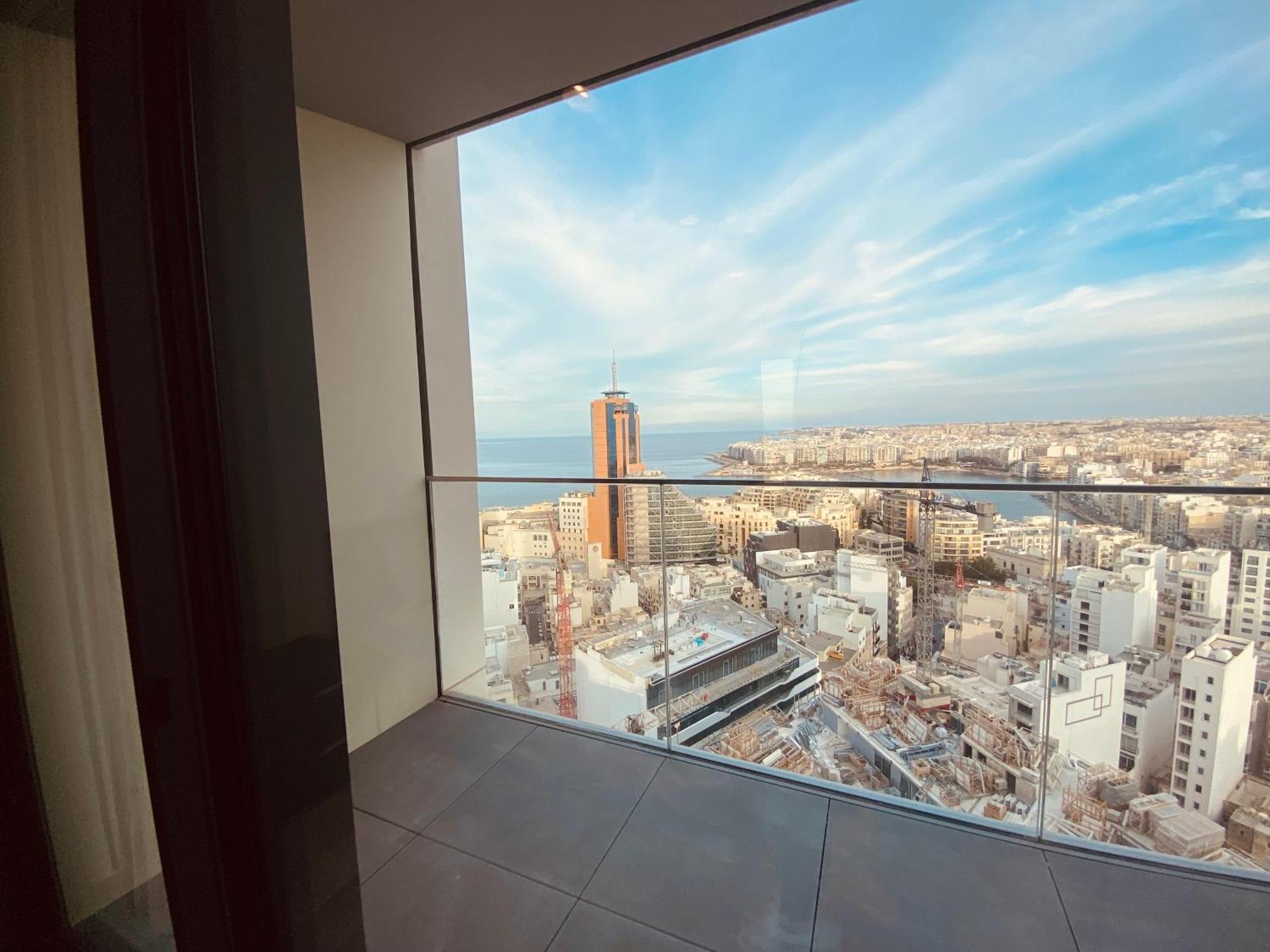 Sea View Mercury Tower, Rooftop Infinity Pool Apartment Saint Julian's